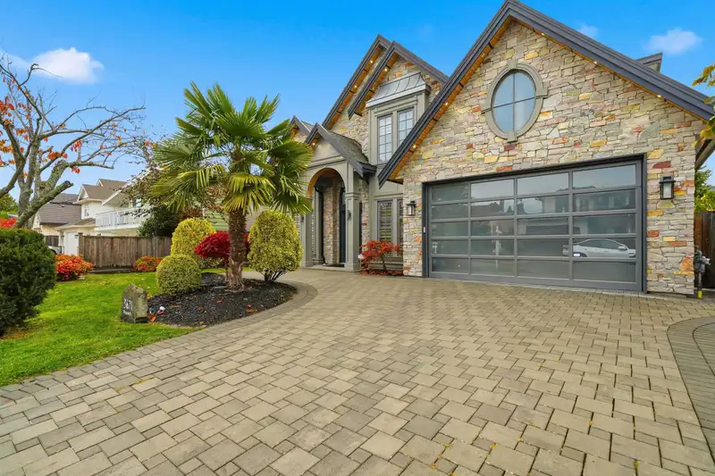 3671 MORESBY DRIVE - photo 3 of 40
