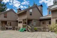 205 6117 EAGLE DRIVE - thumbnail 3