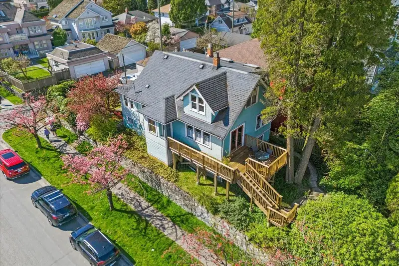 706 W 24TH AVENUE - photo 1 of 36