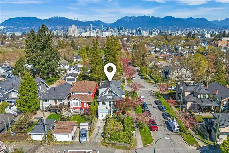 706 W 24TH AVENUE - photo 4 of 36
