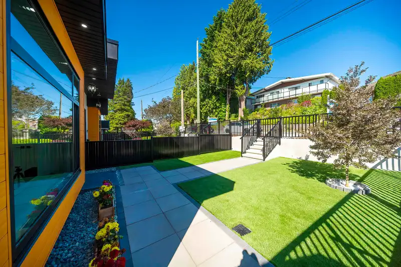 8014 11TH AVENUE - photo 4 of 6