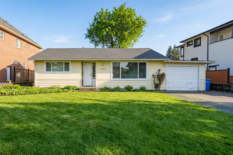 2671 VICTORIA STREET - photo 2 of 26
