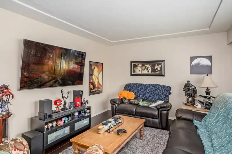 2671 VICTORIA STREET - photo 4 of 26