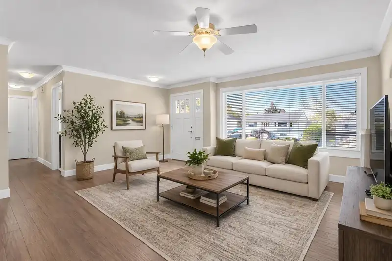14682 111 AVENUE - photo 4 of 33