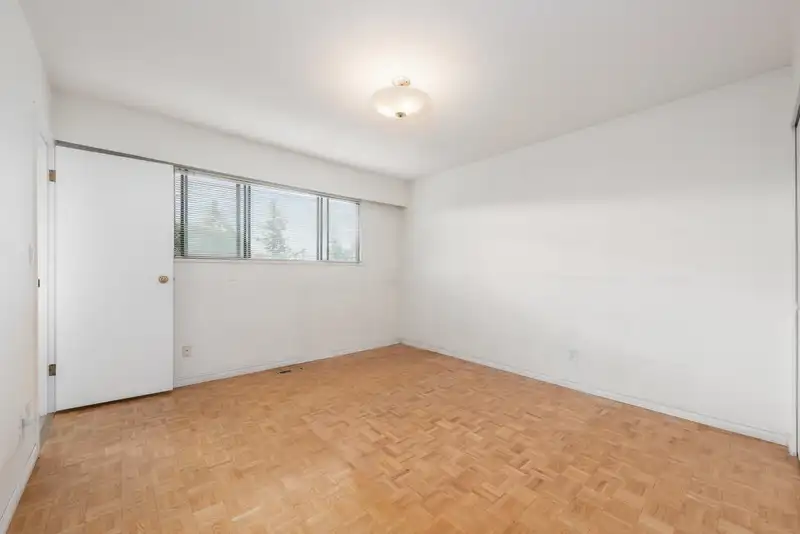 128 FINNIGAN STREET - photo 4 of 40