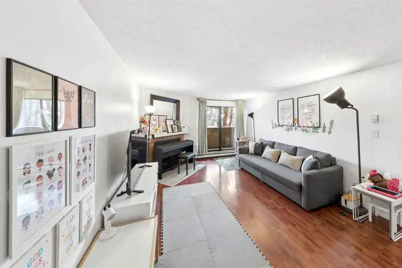 230 7297 MOFFATT ROAD - photo 4 of 23