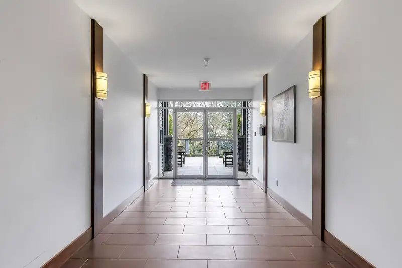 416 2943 NELSON PLACE - photo 4 of 31