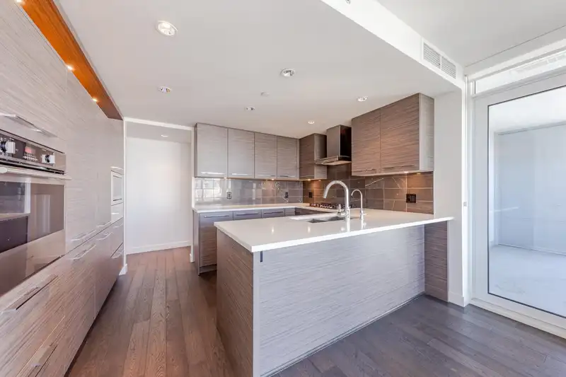 902 7468 LANSDOWNE ROAD - photo 2 of 21