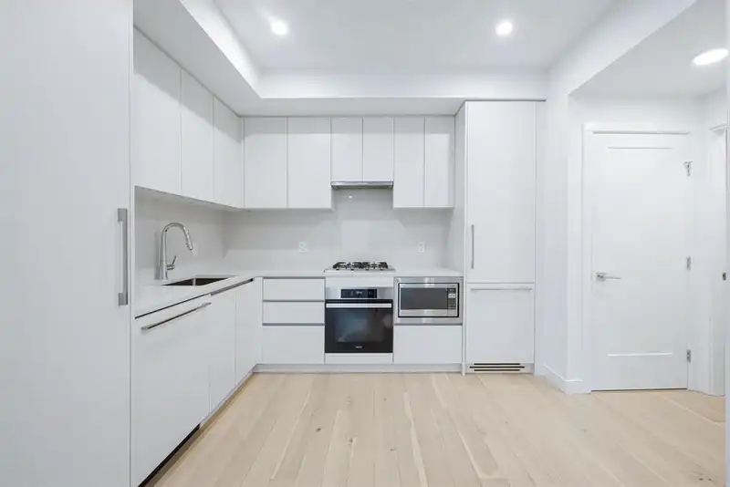 871 33 AVENUE - photo 3 of 25