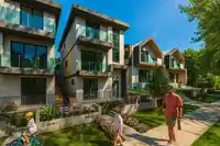 2 4418 WILDWOOD CRESCENT - thumbnail 2
