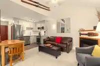 216 3070 HILLCREST DRIVE - thumbnail 4