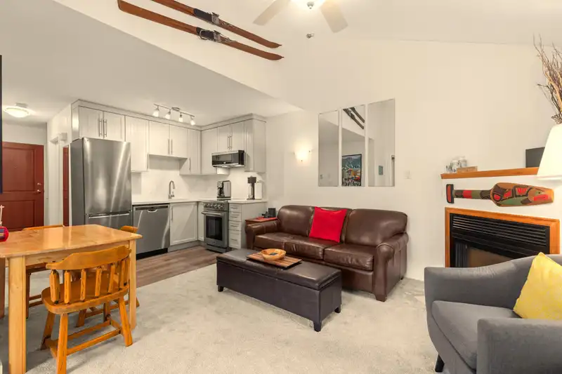 216 3070 HILLCREST DRIVE - photo 4 of 37