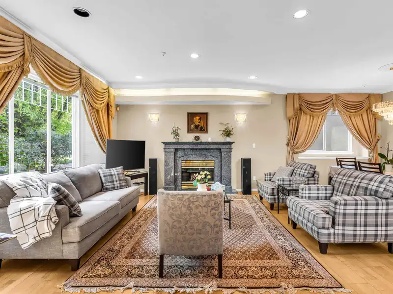 3263 W 14TH AVENUE - photo 4 of 40