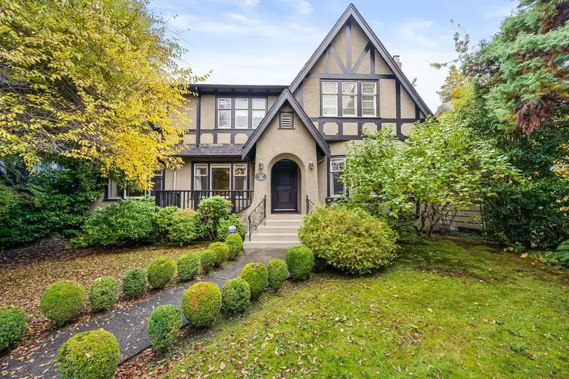 6050 ATHLONE STREET - photo 1 of 32