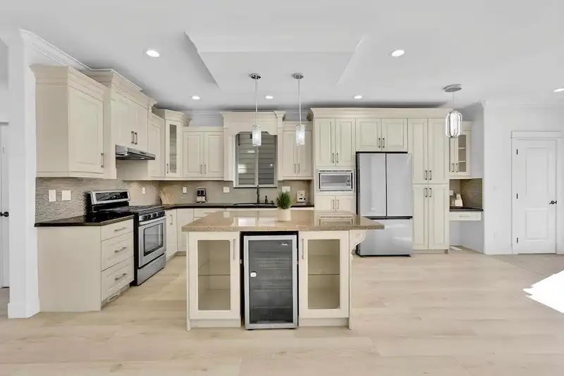 14636 36A AVENUE - photo 1 of 40