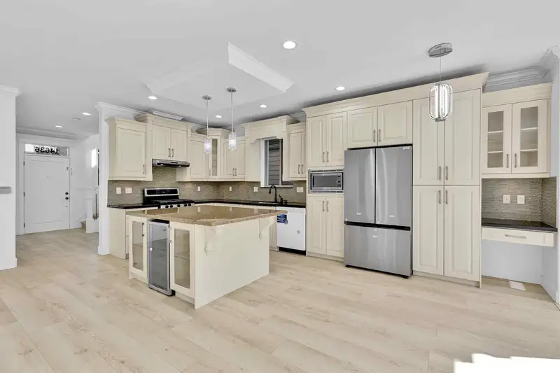14636 36A AVENUE - photo 3 of 40