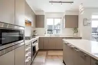 78 3500 BURKE VILLAGE PROMENADE - thumbnail 11