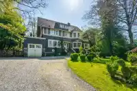 1650 CEDAR CRESCENT - thumbnail 2