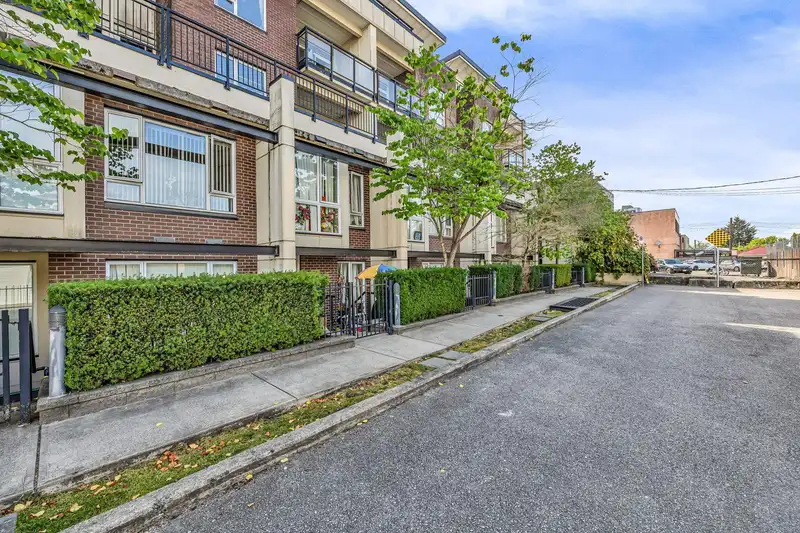 55 2239 KINGSWAY - photo 3 of 12