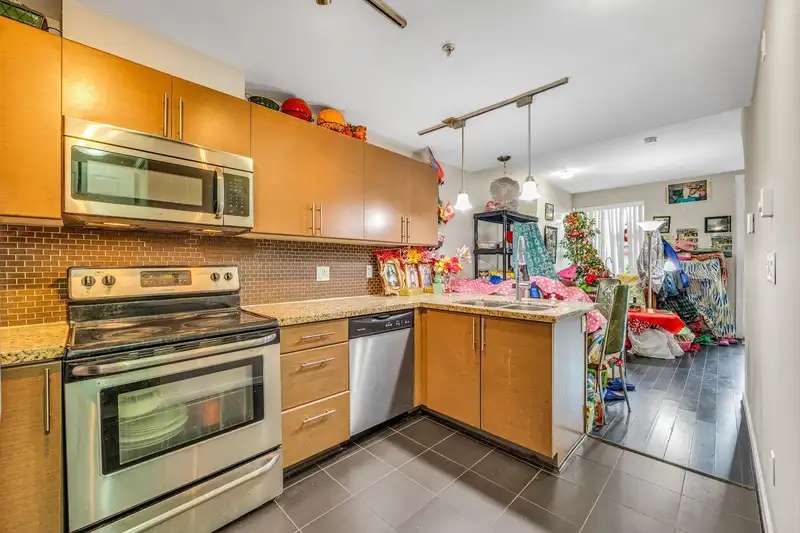 55 2239 KINGSWAY - photo 4 of 12
