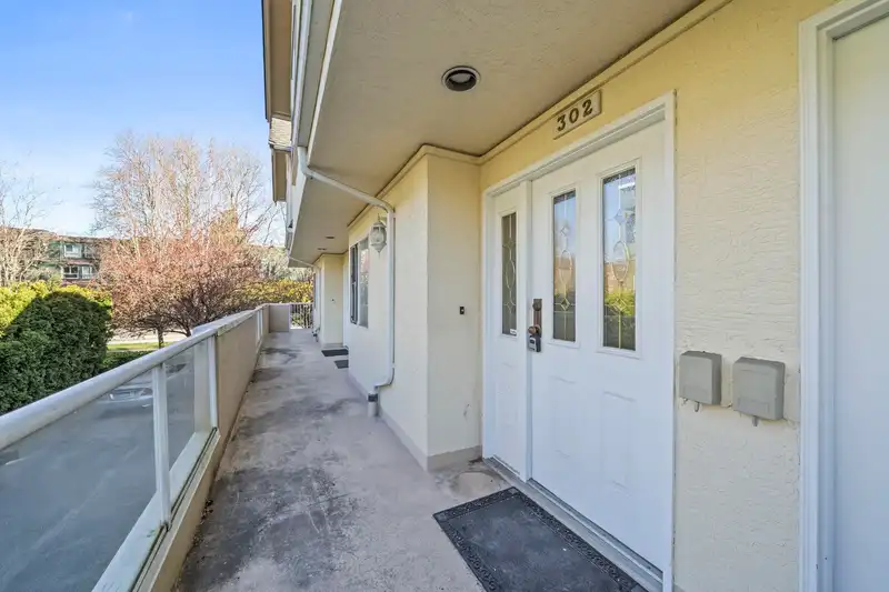 302 8600 WESTMINSTER HIGHWAY - photo 4 of 34