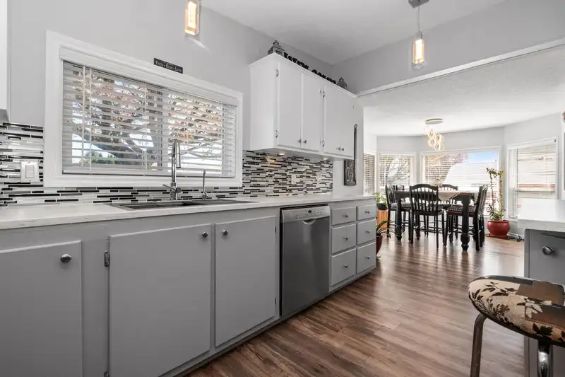 13 41168 LOUGHEED HIGHWAY - photo 3 of 40