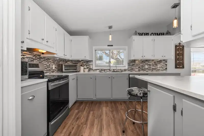 13 41168 LOUGHEED HIGHWAY - photo 4 of 40