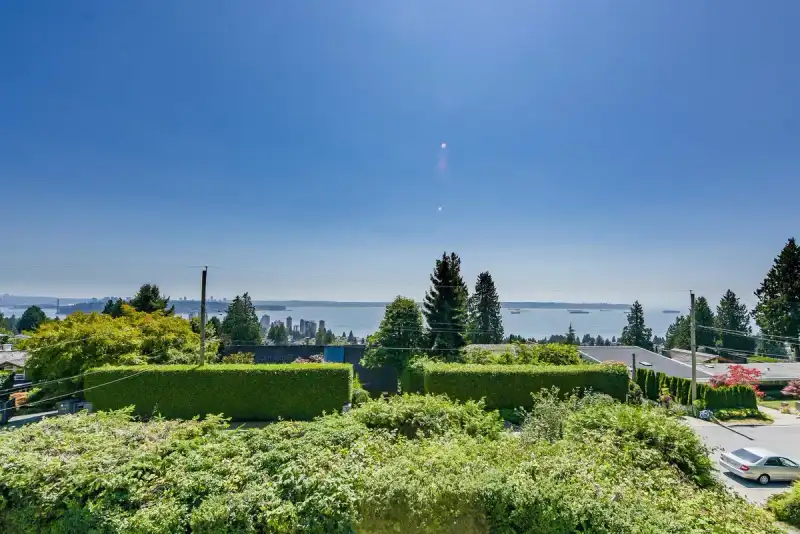 2365 QUEENS AVENUE - photo 1 of 32