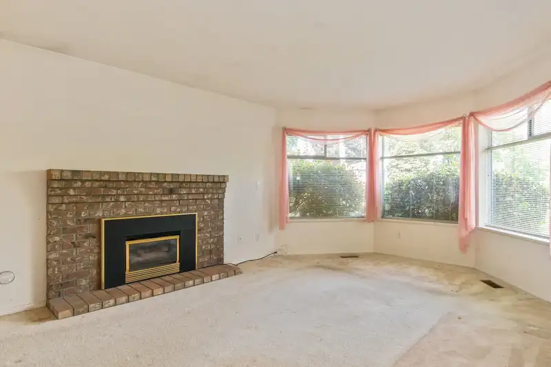 14306 72A AVENUE - photo 3 of 28