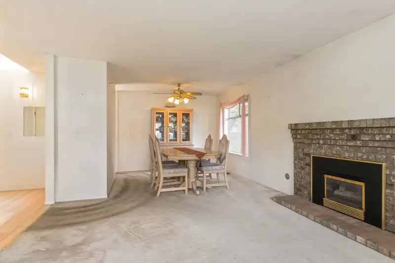 14306 72A AVENUE - photo 4 of 28