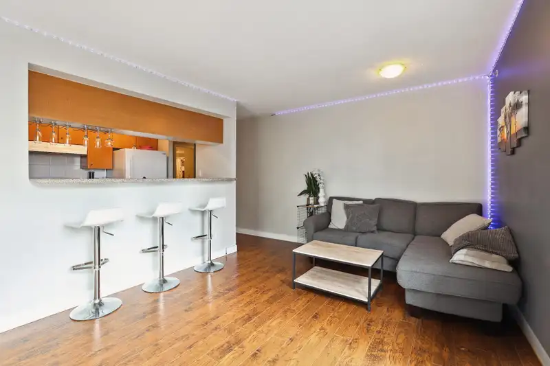 905 822 HOMER STREET - photo 4 of 22