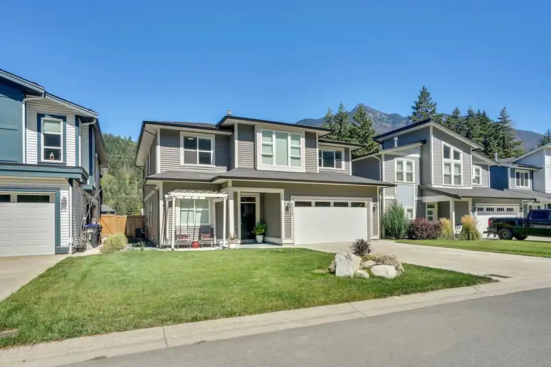 65517 SKYLARK LANE - photo 1 of 40