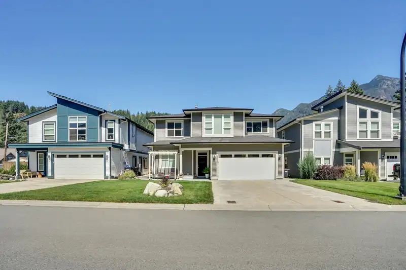 65517 SKYLARK LANE - photo 2 of 40