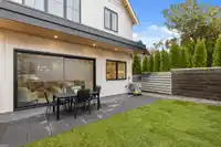 2 810 E 22ND AVENUE - thumbnail 1