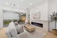 2 810 E 22ND AVENUE - thumbnail 5