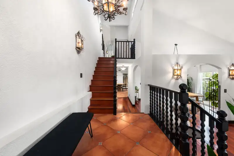 1128 FRASERVIEW STREET - photo 4 of 40