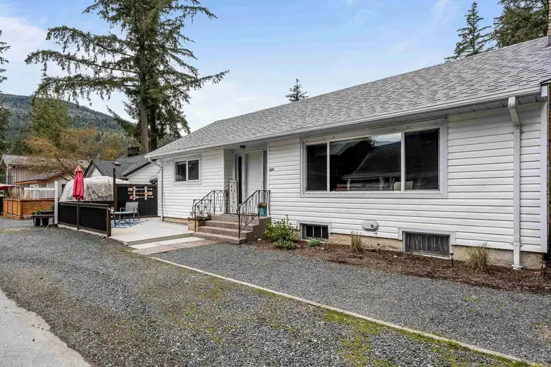 404 BIRCH STREET - photo 3 of 36
