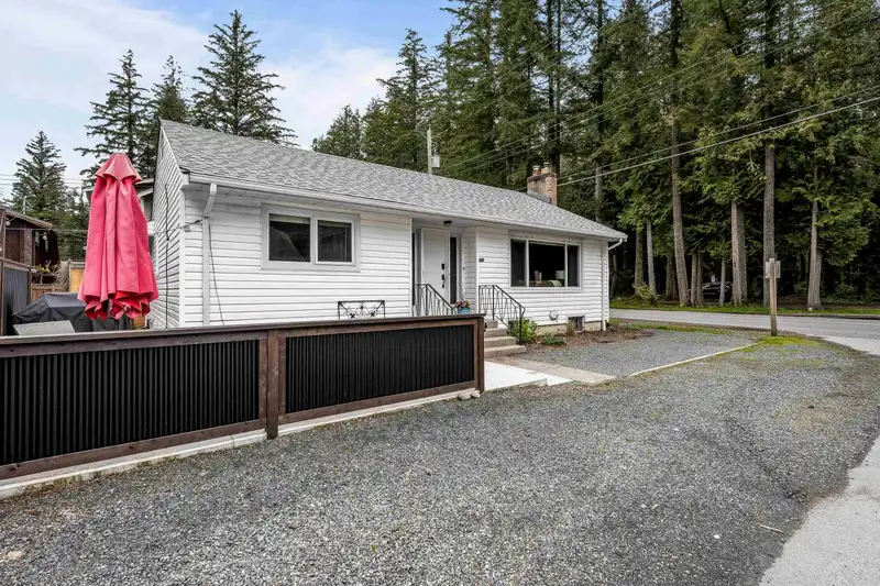 404 BIRCH STREET - photo 4 of 36