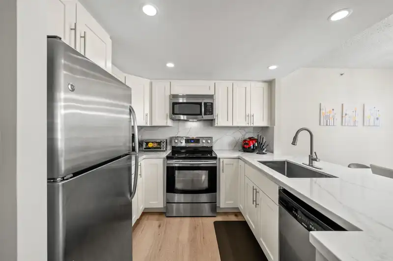 706 867 HAMILTON STREET - photo 4 of 29