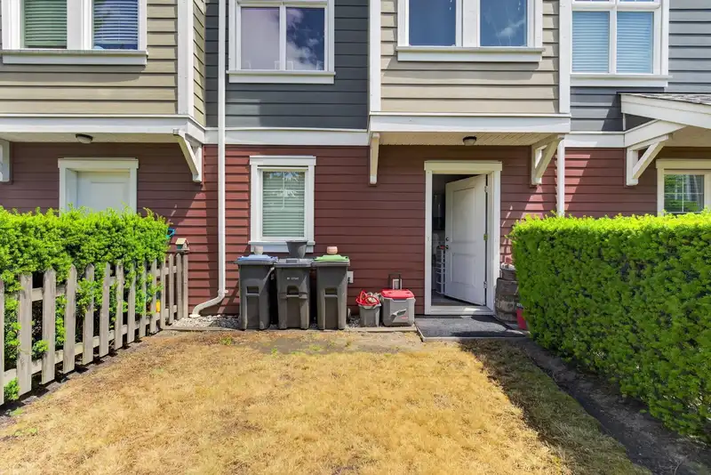 14 1111 EWEN AVENUE - photo 3 of 40