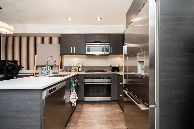 212 2858 W 4TH AVENUE - photo 2 of 25
