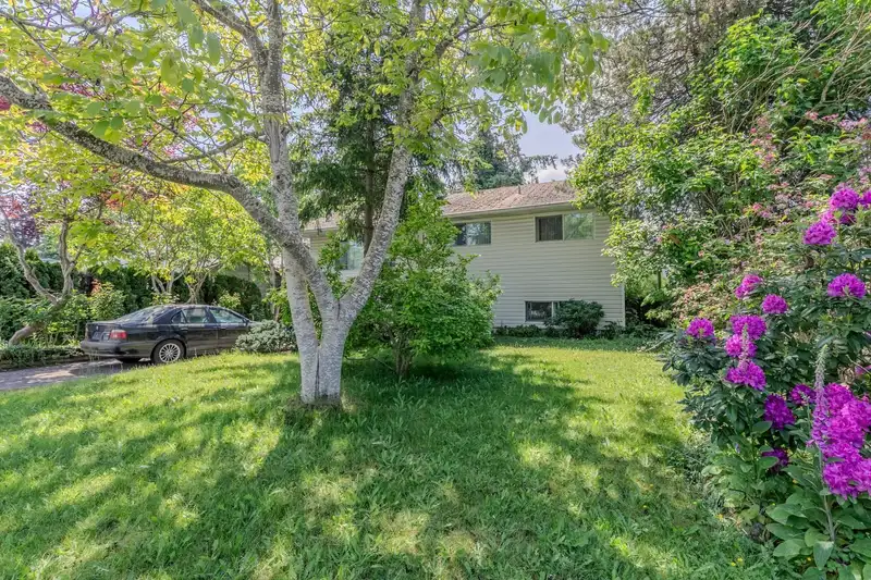 17360 58A AVENUE - photo 3 of 36