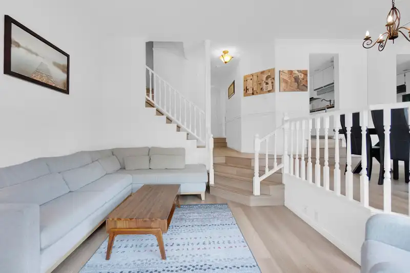 108 216 E 6TH STREET - photo 2 of 36