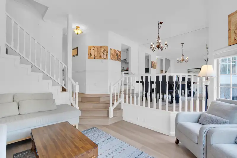 108 216 E 6TH STREET - photo 3 of 36