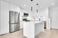 302 8379 201 STREET - thumbnail 1