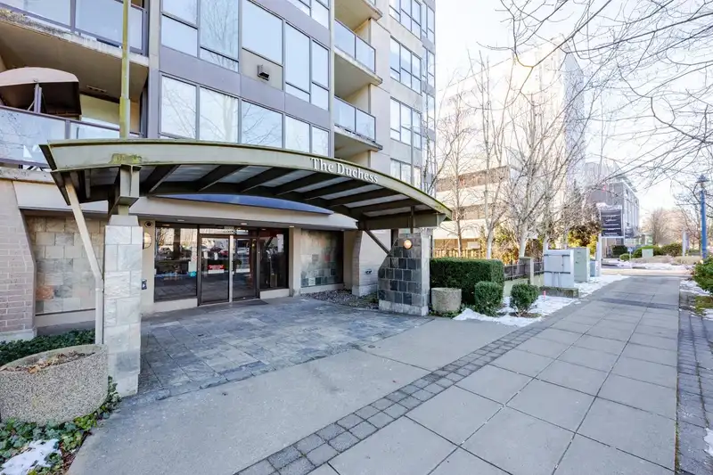 708 8180 GRANVILLE AVENUE - photo 4 of 33