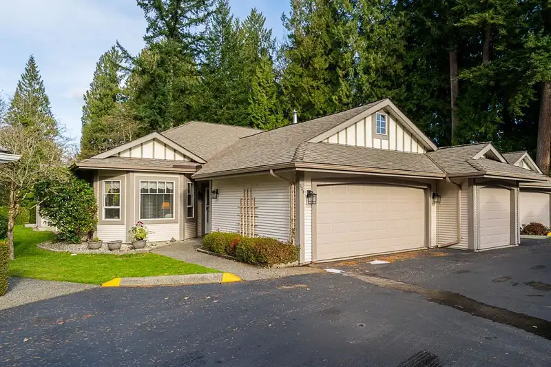 338 20655 88 AVENUE - photo 1 of 40