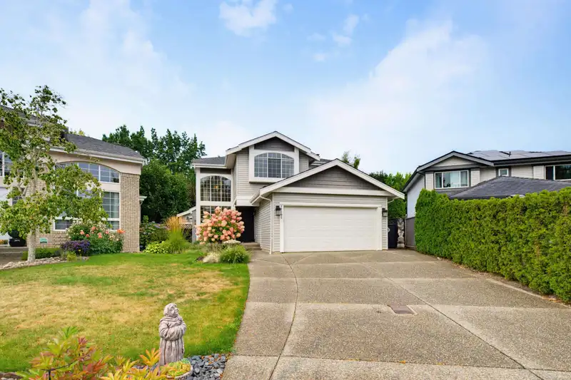 22105 45A AVENUE - photo 2 of 40