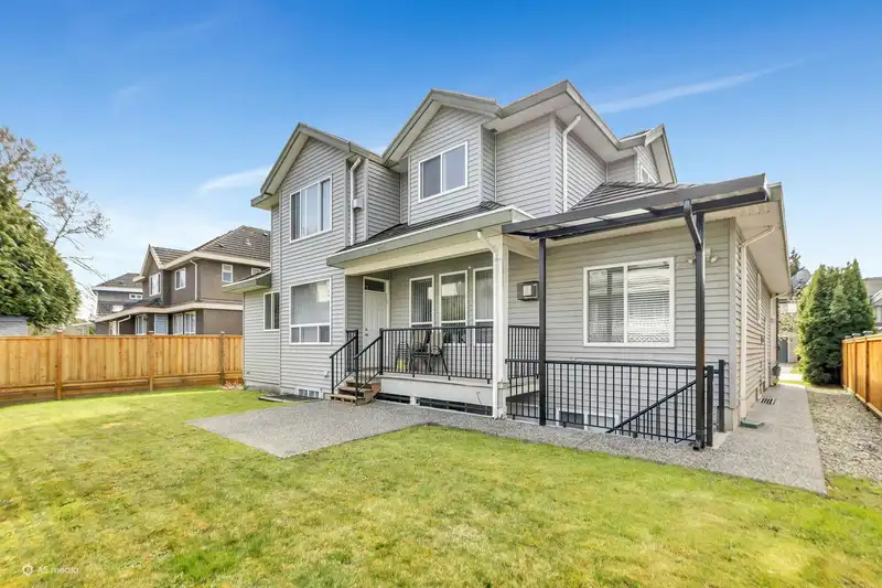16215 79A AVENUE - photo 4 of 40