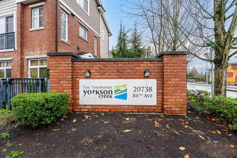 75 20738 84 AVENUE - photo 1 of 37
